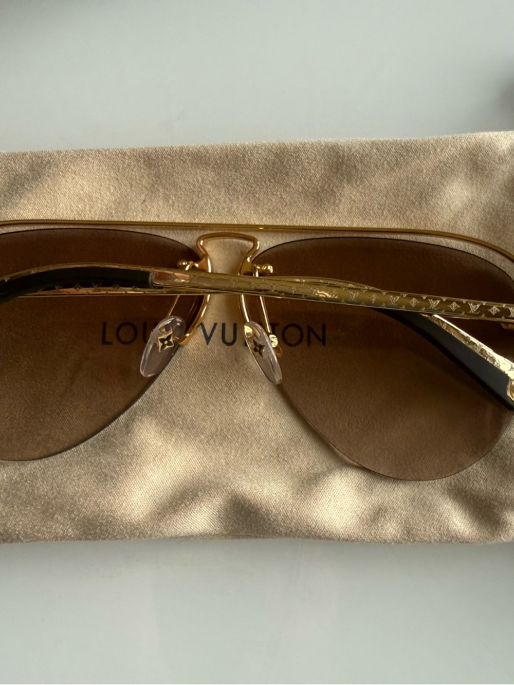 Louis Vuitton Gold Frame Brown Gradient Aviator Sunglasses - Picture 3 of 10